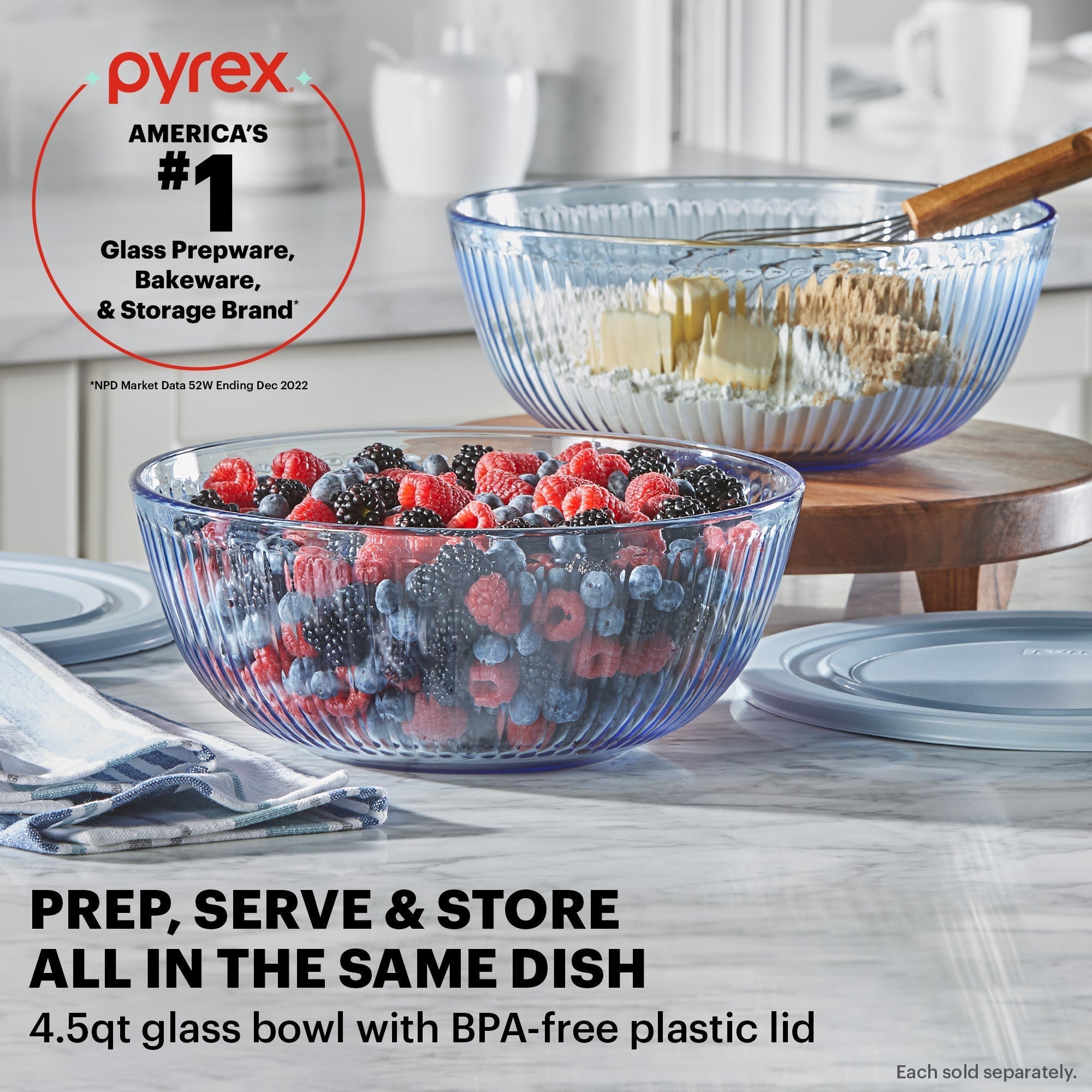 Pyrex® Colors Sculpted Tinted 4.5-quart Mixing Bowl with Lid, Blue